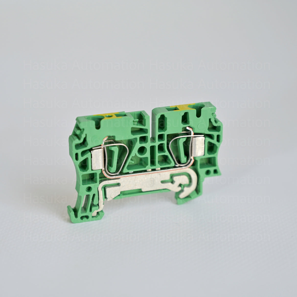 The 1632080000 Weidmüller ZPE 4 PE terminal uses a tension clamp connection to connect a 4 mm² wire.