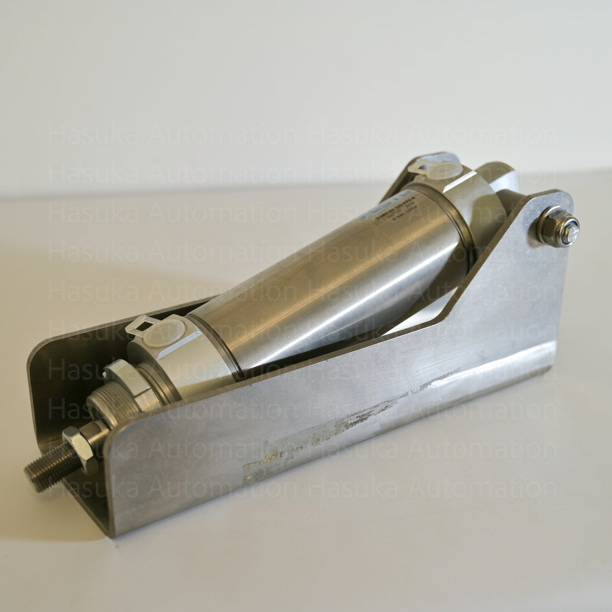 DSNU-63-125-PPS-A 559330 Round Cylinder Festo & Heavy-Duty Stainless Steel Bracket Assembly