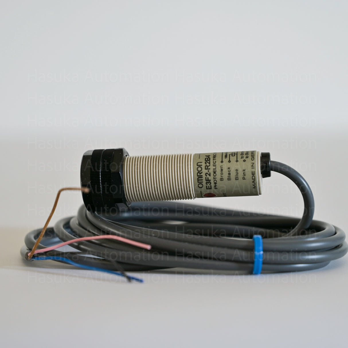 E3F2-R2B4-E 2M Photoelectric Sensor Omron