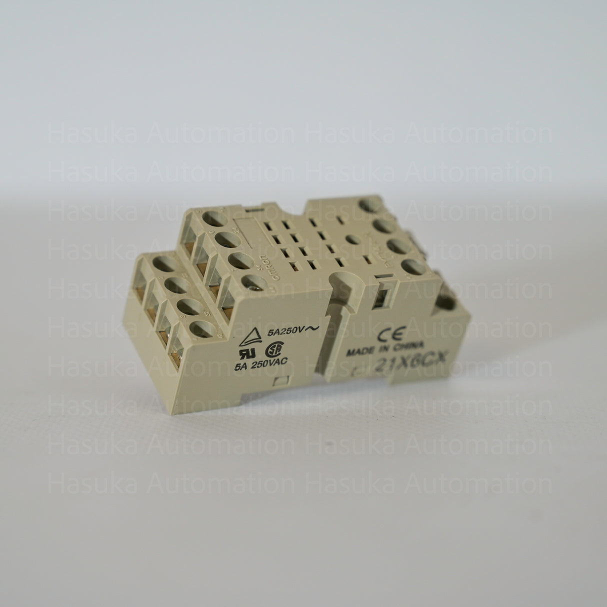 4-pin socket with DIN rail