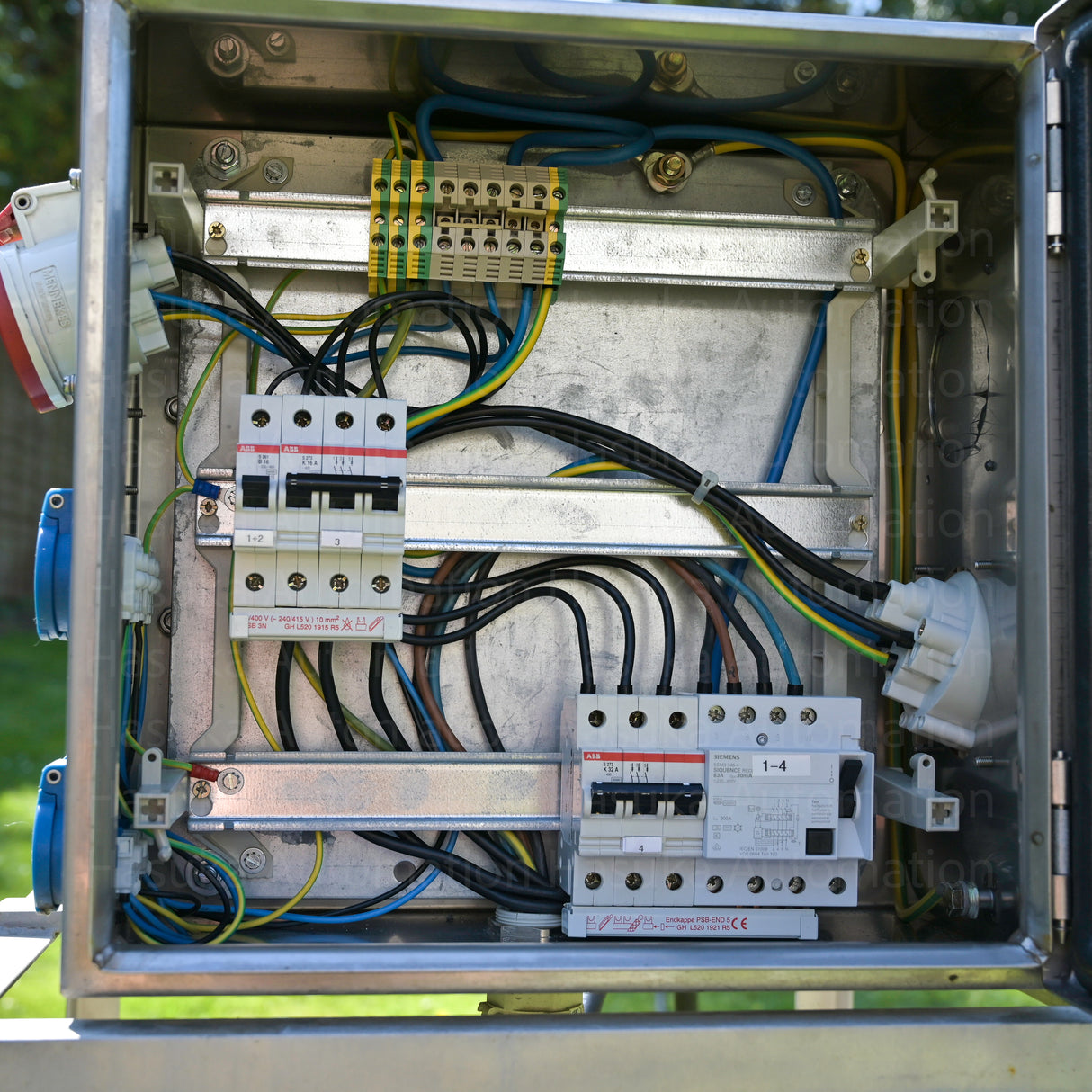 1 X32A/ 1 X 16A Electrical Panel Distribution Board Trolley on Wheels