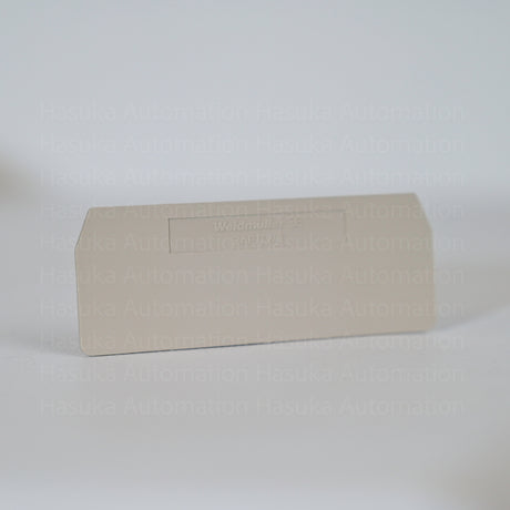 This end plate serves as an essential accessory.