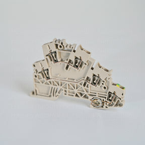 The Weidmüller ZDKPE 2.5-2 Terminal features a feed-through design with a double-tier, tension-clamp connection capable of handling 2.5 mm² wires and delivering 800 V and 24 A of power.&nbsp;