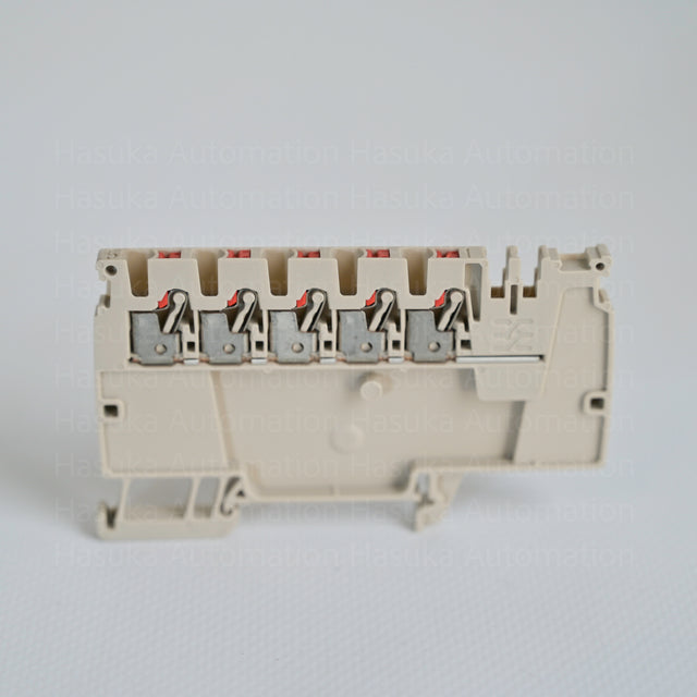 This Weidmüller Terminal offers modular distribution for PUSH IN connections, with a 2.5 mm² capacity, 800 V voltage rating, and 24 A max current, in a dark beige color.
