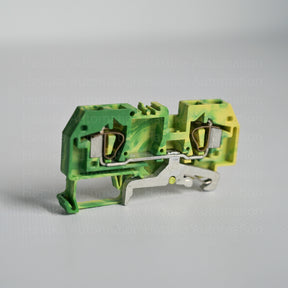 2-conductor block and lateral marker slots for easy installation on DIN-rail 35 x 15 and 35 x 7.5.