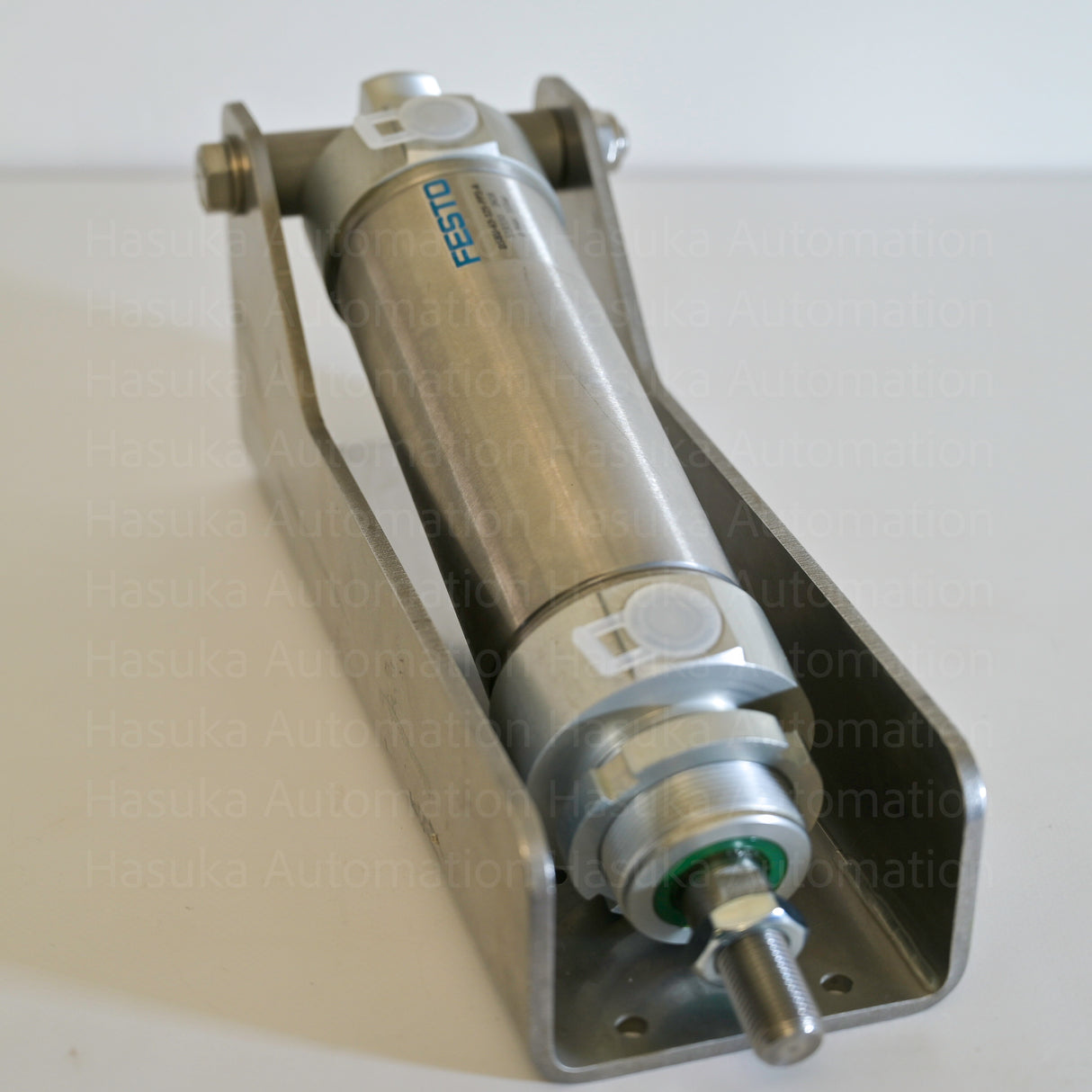 DSNU-63-125-PPS-A 559330 Round Cylinder Festo & Heavy-Duty Stainless Steel Bracket Assembly